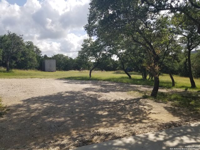 177 laurel ridge, Lakehills, TX 78063