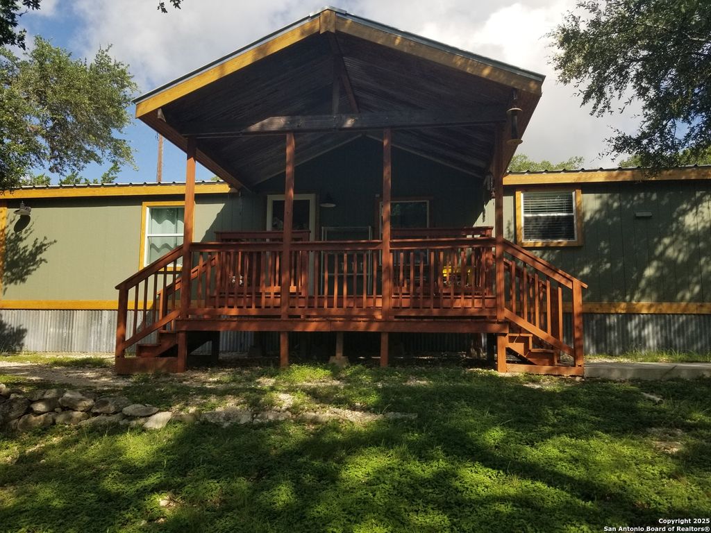 177 laurel ridge, Lakehills, TX 78063