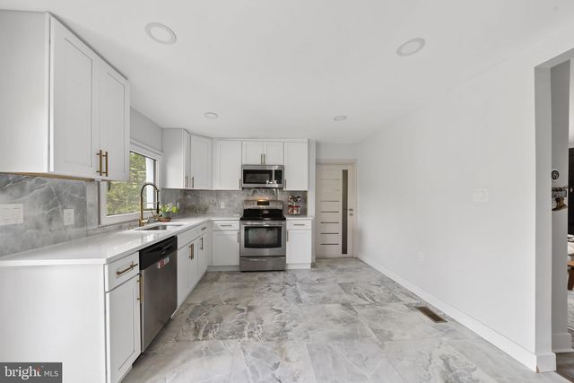 2549 W CHURCH RD, Glenside, PA 19038