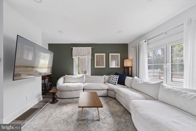 2549 W CHURCH RD, Glenside, PA 19038