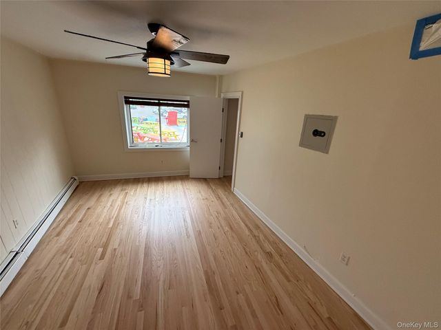 125 C Deer Park Ave, Babylon, NY 11702