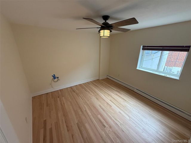 125 C Deer Park Ave, Babylon, NY 11702