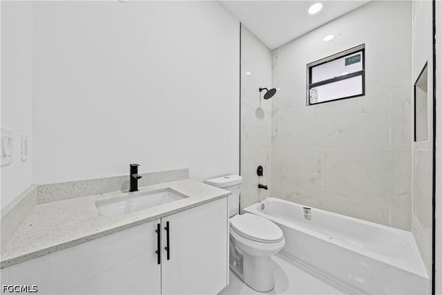 696-698 Creuset AVE S, Lehigh Acres, FL 33974