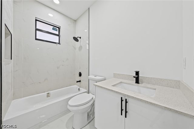 696-698 Creuset AVE S, Lehigh Acres, FL 33974