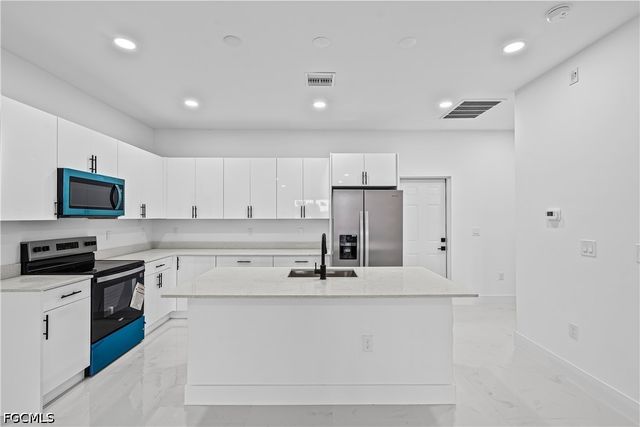 696-698 Creuset AVE S, Lehigh Acres, FL 33974