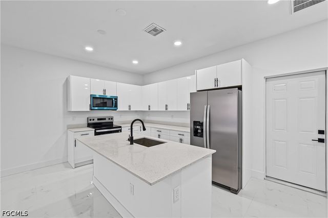 696-698 Creuset AVE S, Lehigh Acres, FL 33974