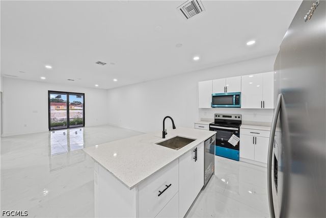 696-698 Creuset AVE S, Lehigh Acres, FL 33974
