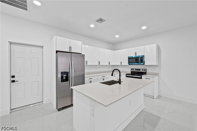 696-698 Creuset AVE S, Lehigh Acres, FL 33974