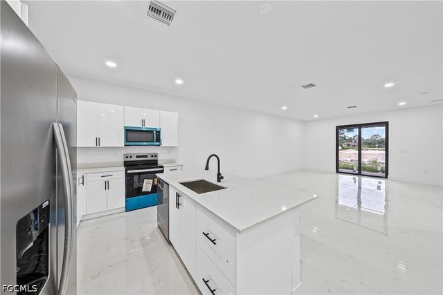 696-698 Creuset AVE S, Lehigh Acres, FL 33974