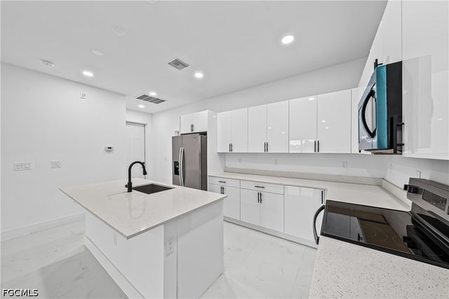 696-698 Creuset AVE S, Lehigh Acres, FL 33974