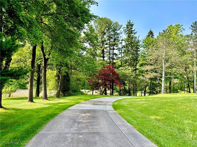 6684 Farview Road, Brecksville, OH 44141