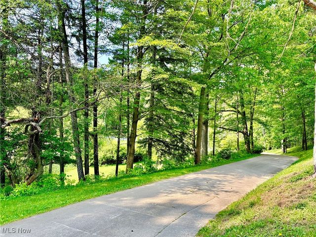 6684 Farview Road, Brecksville, OH 44141