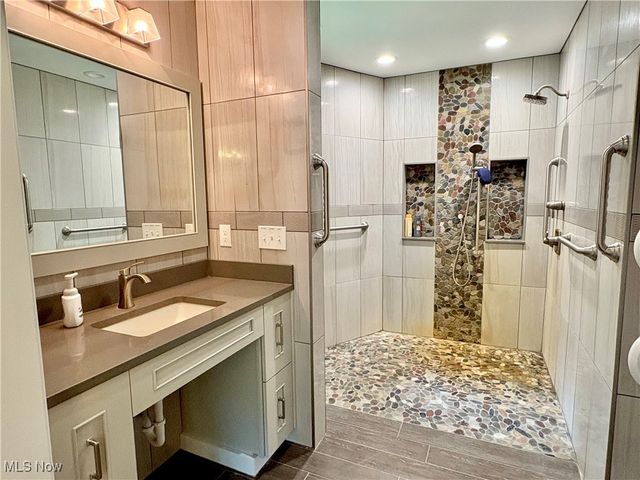 6684 Farview Road, Brecksville, OH 44141