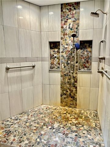 6684 Farview Road, Brecksville, OH 44141