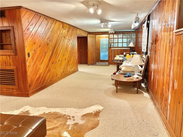 6684 Farview Road, Brecksville, OH 44141