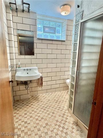 6684 Farview Road, Brecksville, OH 44141