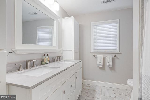 50 E VINE ST, Gibbstown, NJ 08027