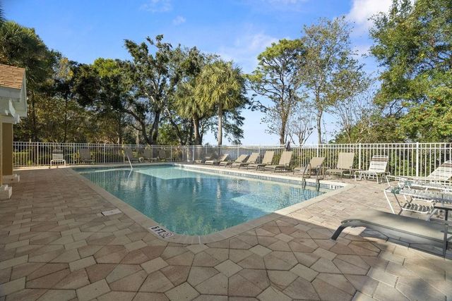656 SPRING LAKE CIRCLE, Tarpon Springs, FL 34688