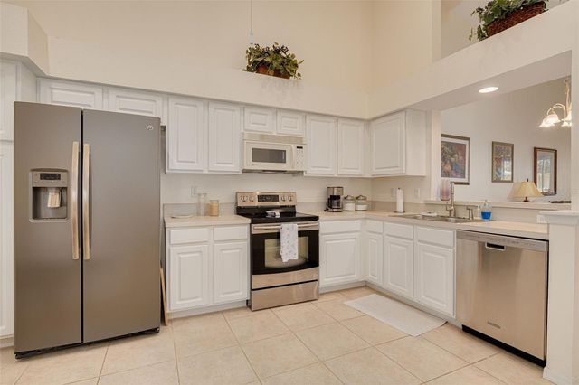 656 SPRING LAKE CIRCLE, Tarpon Springs, FL 34688
