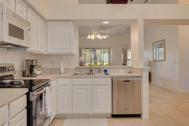 656 SPRING LAKE CIRCLE, Tarpon Springs, FL 34688