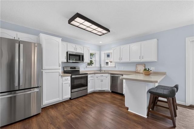 706 Holiday Drive, Lansing, KS 66043