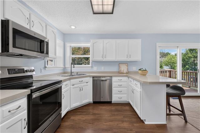 706 Holiday Drive, Lansing, KS 66043