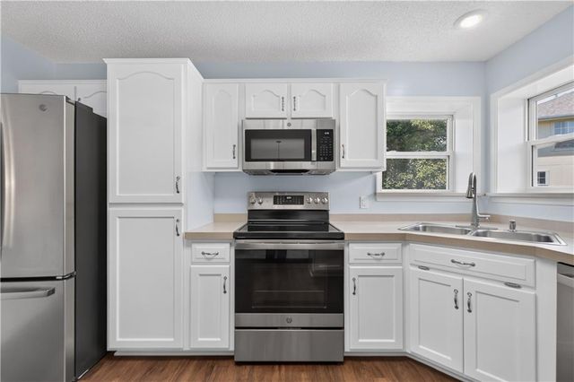 706 Holiday Drive, Lansing, KS 66043