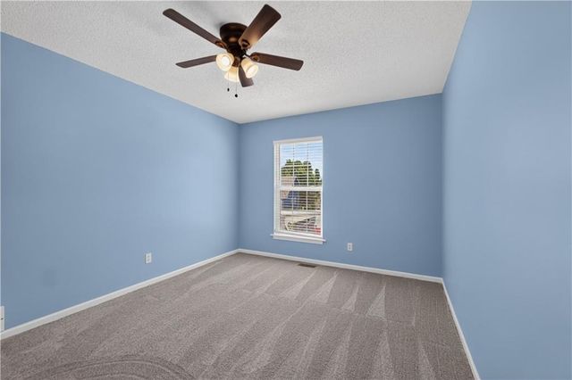706 Holiday Drive, Lansing, KS 66043
