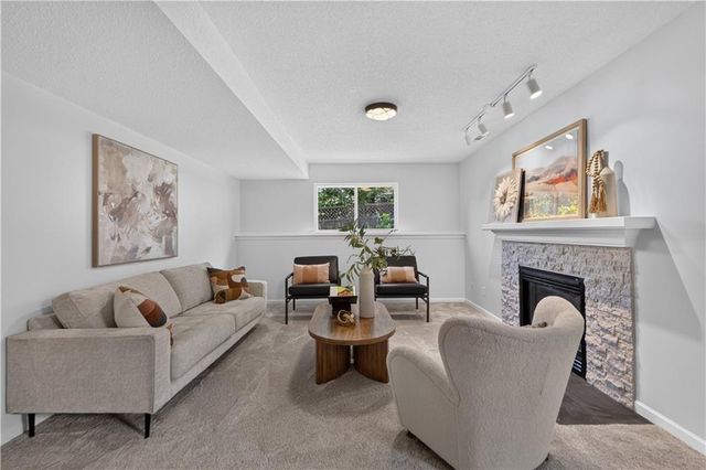 706 Holiday Drive, Lansing, KS 66043