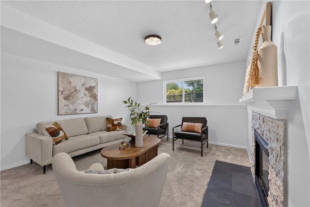 706 Holiday Drive, Lansing, KS 66043