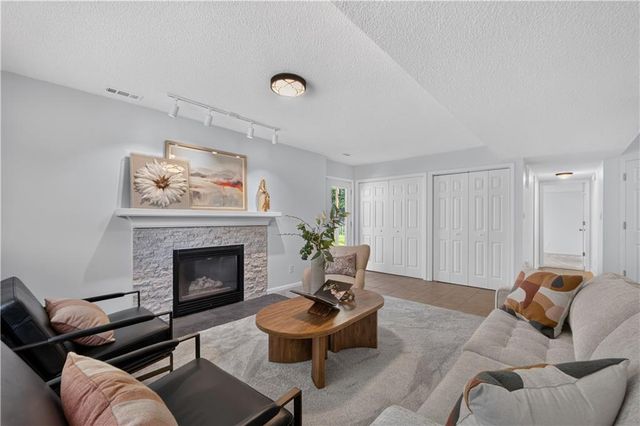 706 Holiday Drive, Lansing, KS 66043