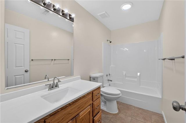 706 Holiday Drive, Lansing, KS 66043