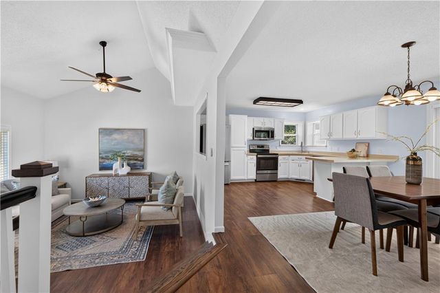 706 Holiday Drive, Lansing, KS 66043