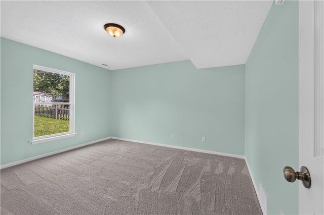 706 Holiday Drive, Lansing, KS 66043