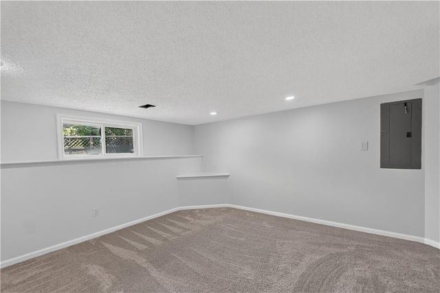 706 Holiday Drive, Lansing, KS 66043