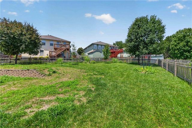 706 Holiday Drive, Lansing, KS 66043