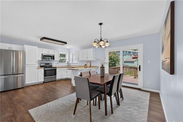 706 Holiday Drive, Lansing, KS 66043