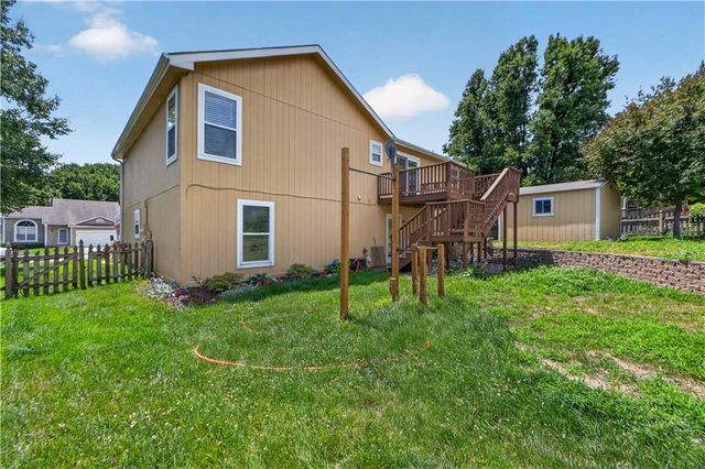 706 Holiday Drive, Lansing, KS 66043