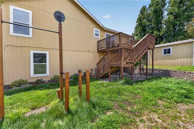 706 Holiday Drive, Lansing, KS 66043