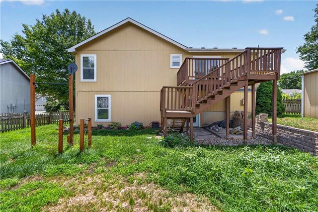 706 Holiday Drive, Lansing, KS 66043