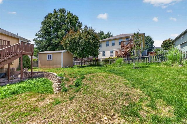 706 Holiday Drive, Lansing, KS 66043