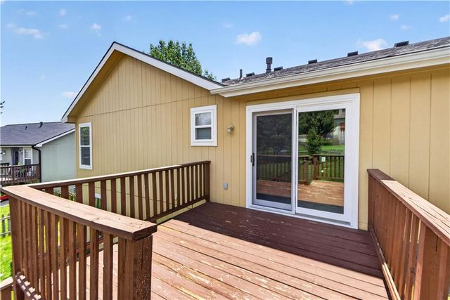 706 Holiday Drive, Lansing, KS 66043