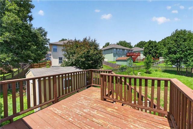 706 Holiday Drive, Lansing, KS 66043
