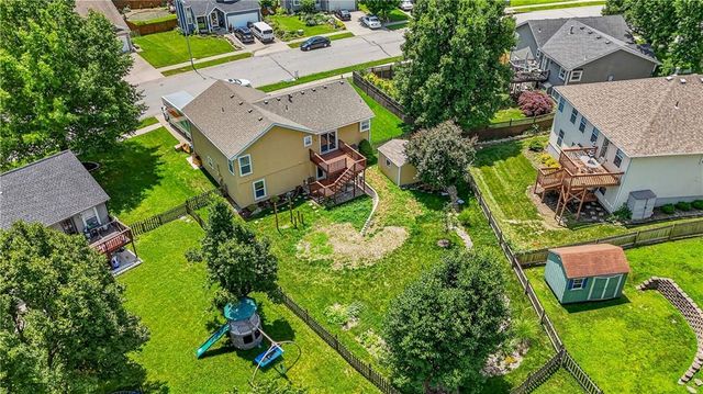 706 Holiday Drive, Lansing, KS 66043