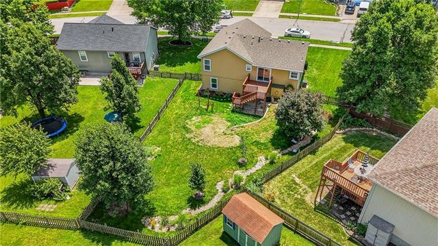 706 Holiday Drive, Lansing, KS 66043