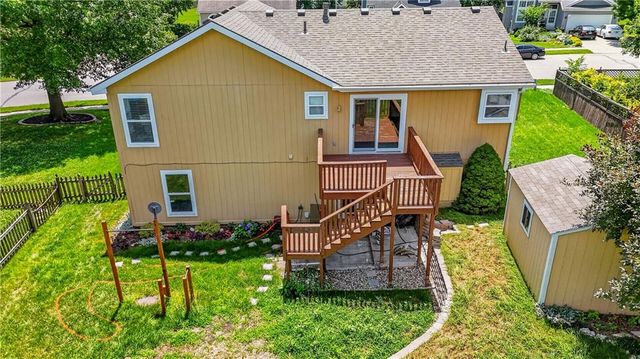 706 Holiday Drive, Lansing, KS 66043