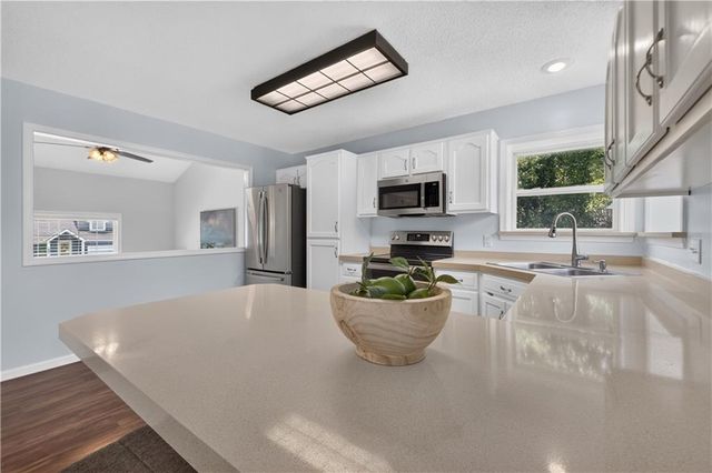 706 Holiday Drive, Lansing, KS 66043