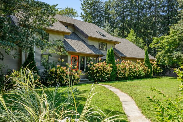 32 Reid Lane, Marstons Mills, MA 02648