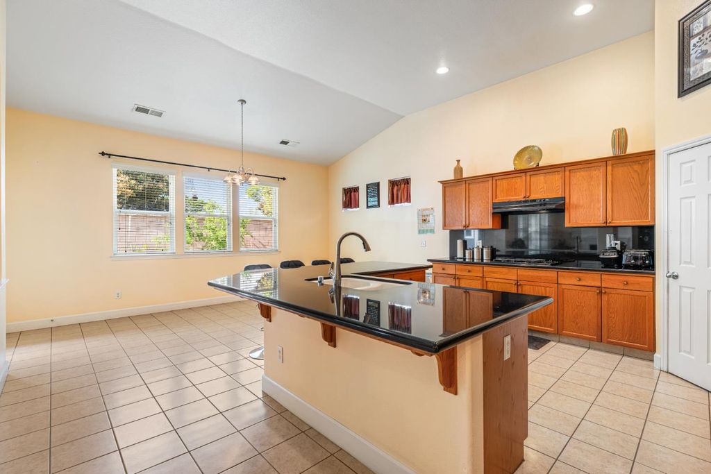 Image 15 of property listing at 6265 W Menlo Avenue, Fresno, CA 93722