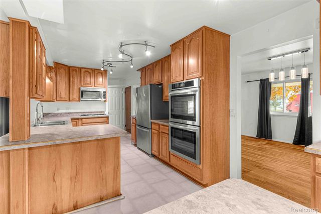 35906 Somerset Street, Westland, MI 48186